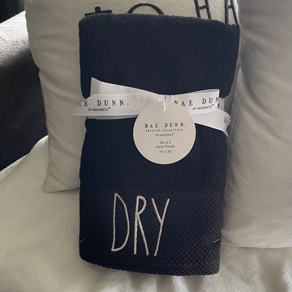 🫧🫧Rae Dunn Hand Towels (4)🫧🫧 - Picture 3 of 13